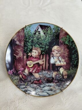Hummel Decorative Collector Plate - Children Playing (Multicolor)